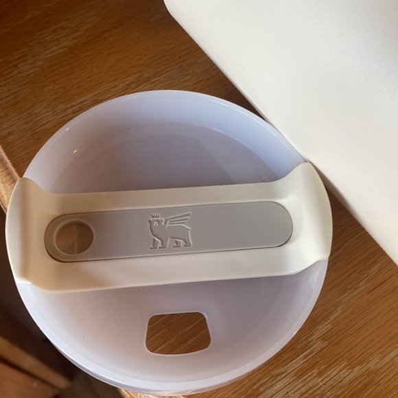 Stanley 40oz Stainless Steel Adventure Quencher Cream - Picture 3 of 8